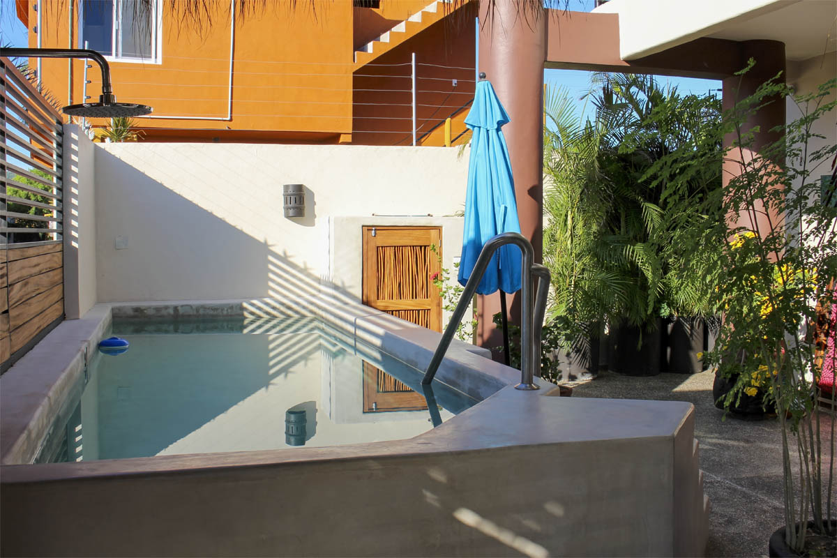 Alberca de la planta baja